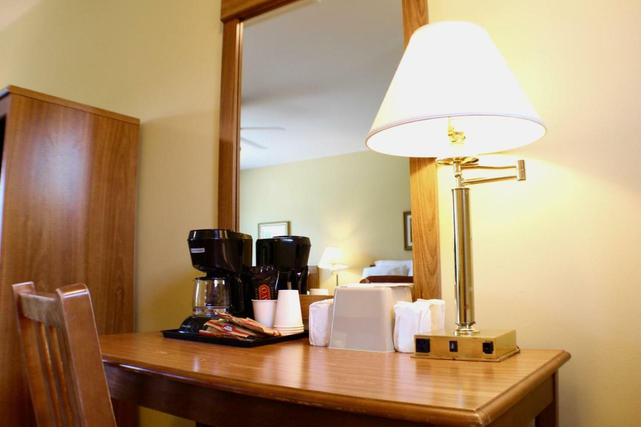 Evangeline Inn & Motel Grand-Pre ภายนอก รูปภาพ