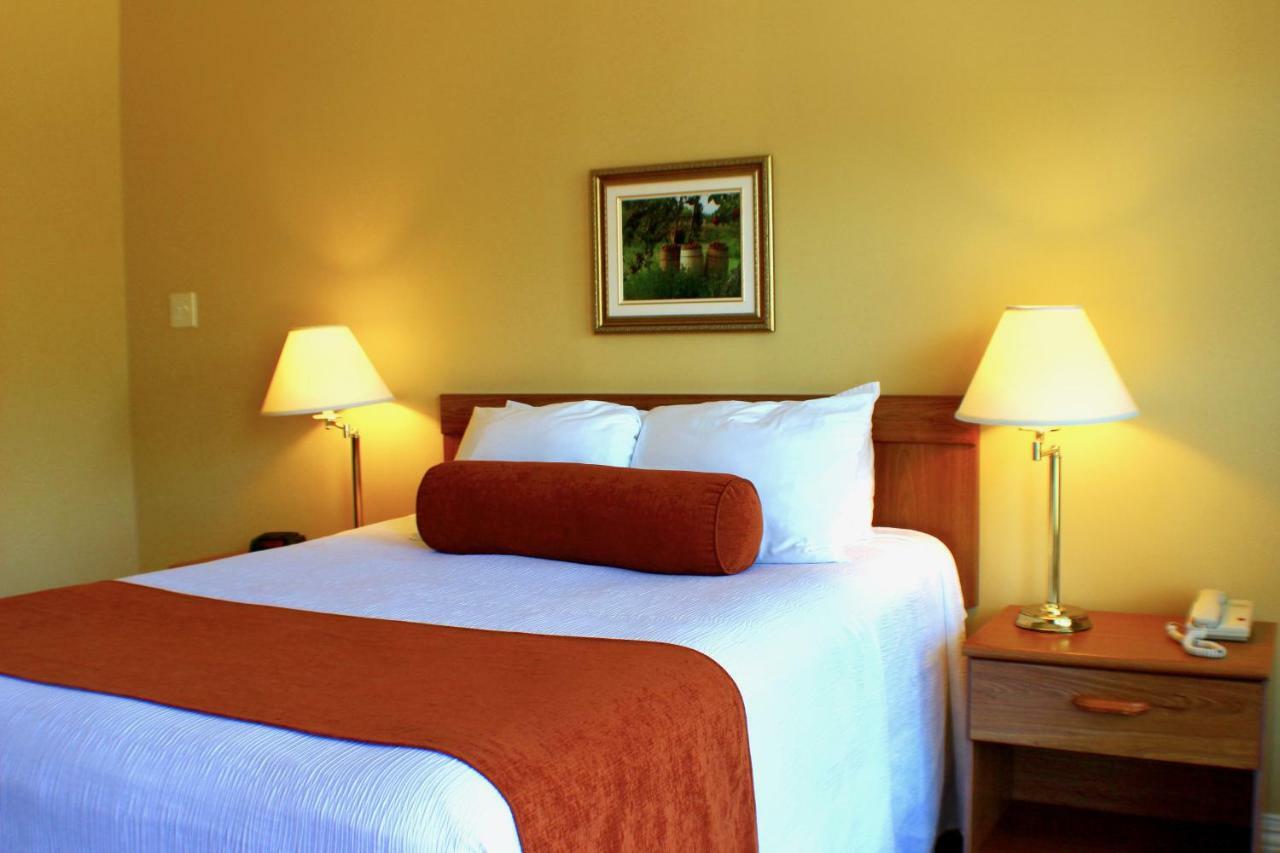 Evangeline Inn & Motel Grand-Pre ภายนอก รูปภาพ