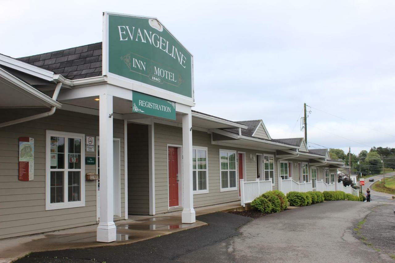 Evangeline Inn & Motel Grand-Pre ภายนอก รูปภาพ