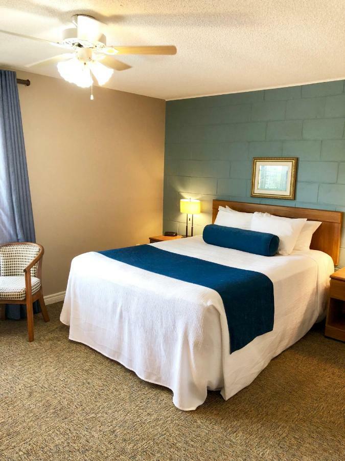 Evangeline Inn & Motel Grand-Pre ภายนอก รูปภาพ